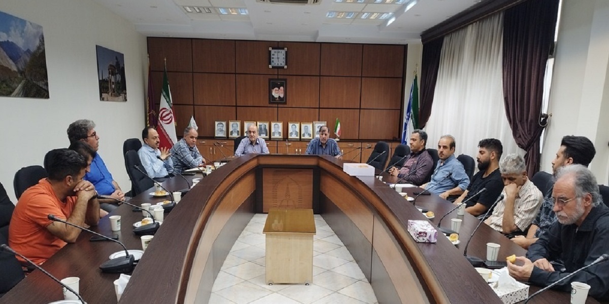 برگزاری مراسم تجلیل از کارکنان خدماتی دانشکده علوم پایه 