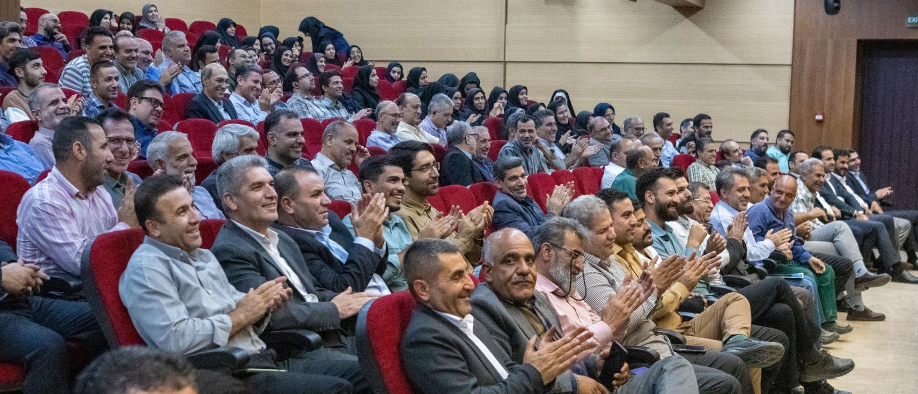 مراسم تقدیر از کارمندان نمونه دانشگاه برگزار شد